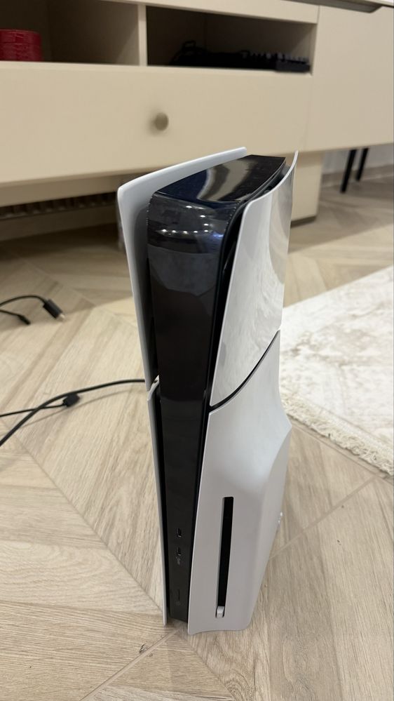 Ps5 standard disc edition с два джойстика