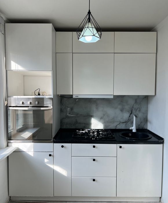 СРОЧНО! Продам кухню вместе с раковиной, духовкой и плитой