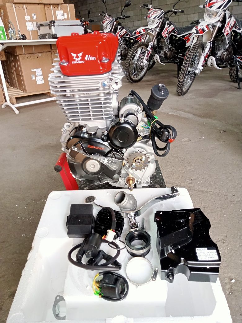 CB300RL, 300куб,4 клапан . 4 тактный . Двигатель Zong shen zs175fmm.