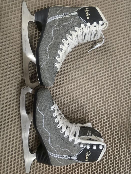 Коньки фигурные, 33 размер