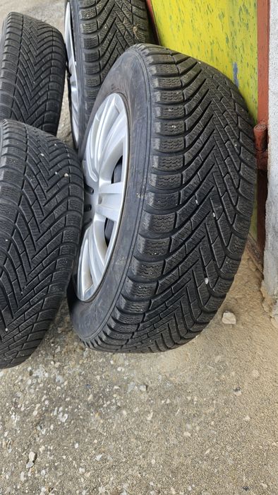 Гуми PIRELLI Cinturato Зимни 205/55/16