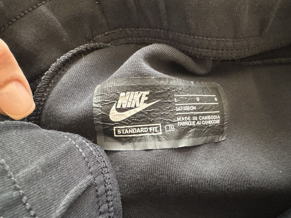 Nike tech L 147-158 cm.