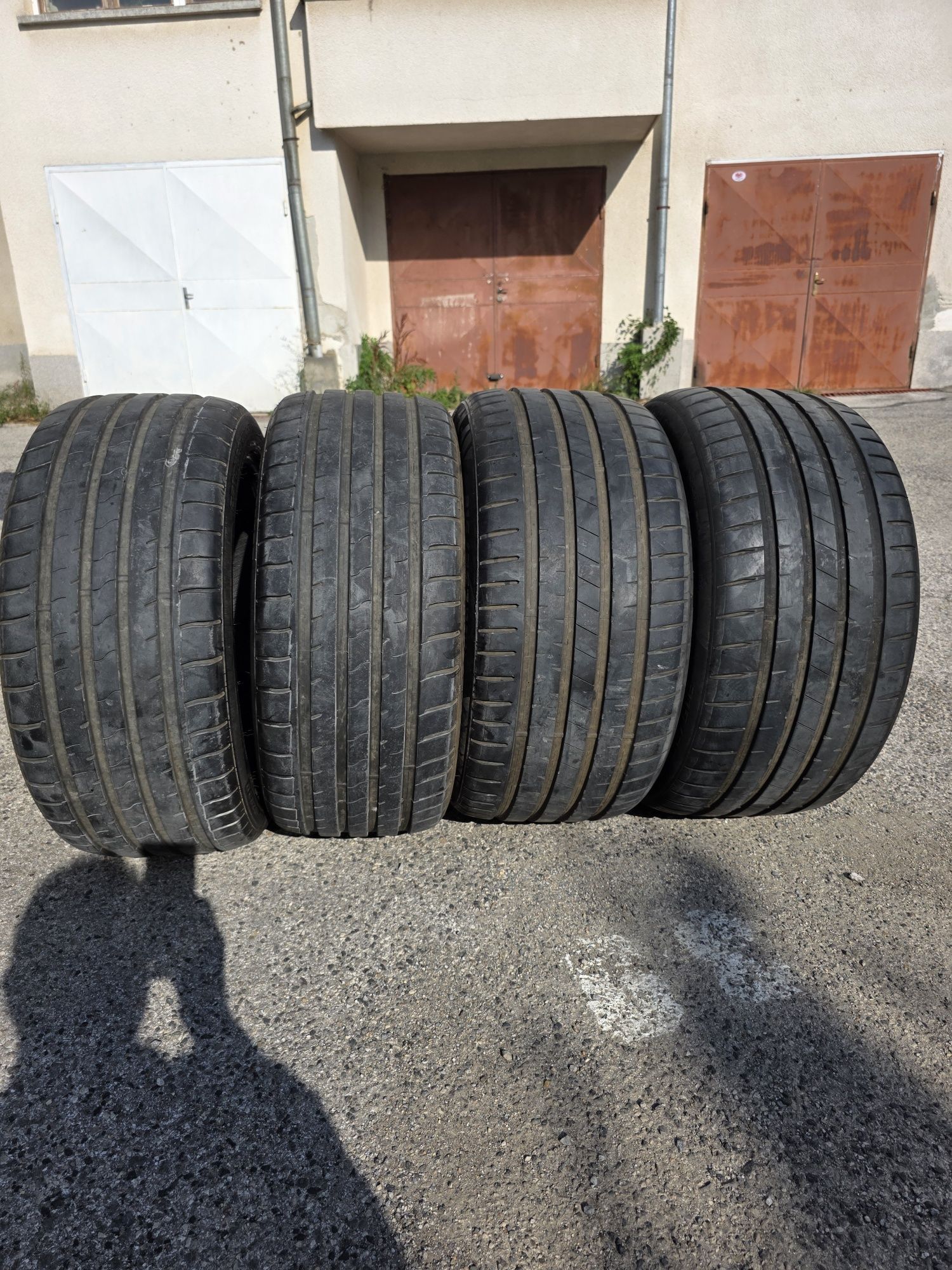 Летни гуми Спорт пакет 275/40/20 и315/35/20 от BMW X5
