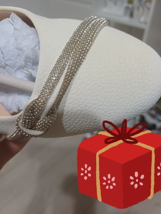 Vând pantofi noi,piele