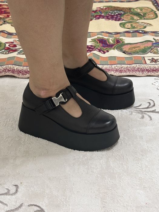 Ботинка кожаная.