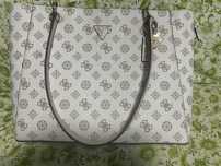 Geanta guess aproape noua