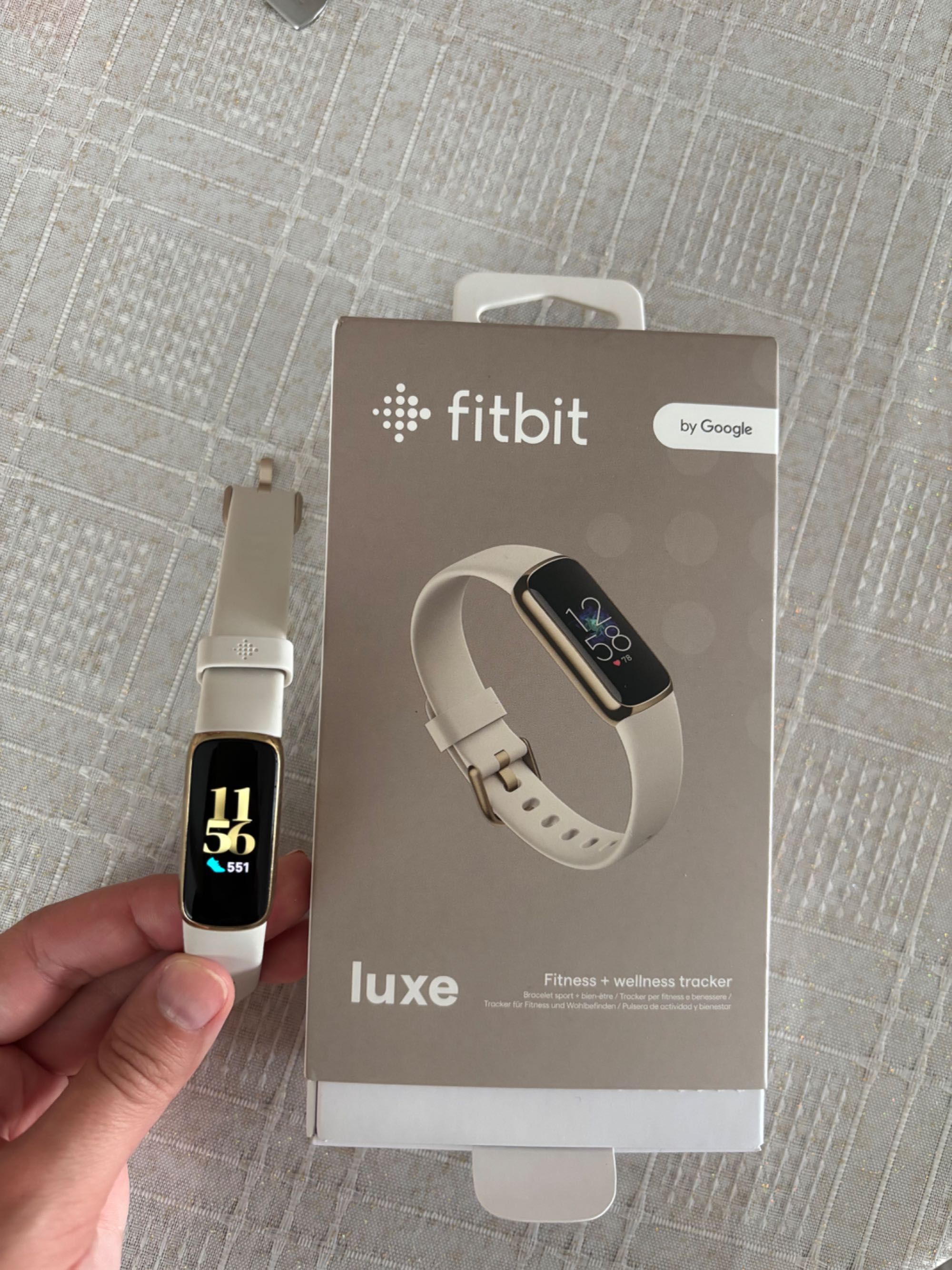 Фитнес гривна Fitbit Luxe