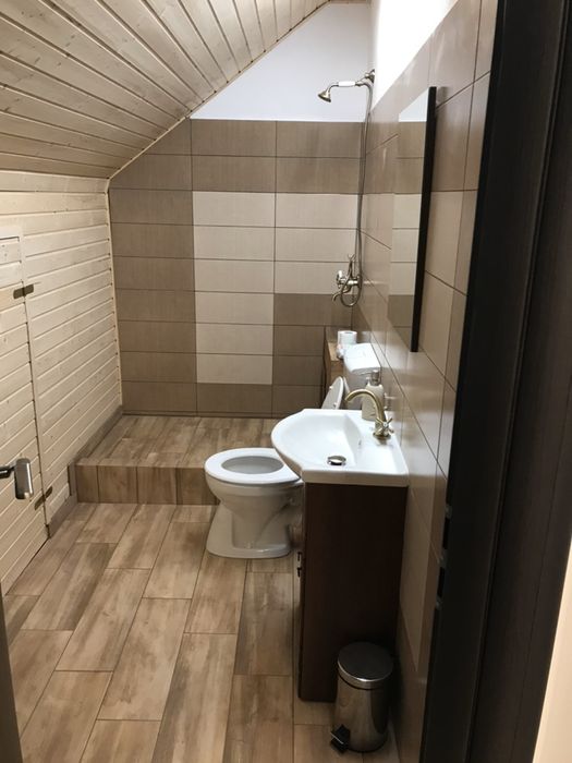 Închiriez cabana 28 Adulți +2copii