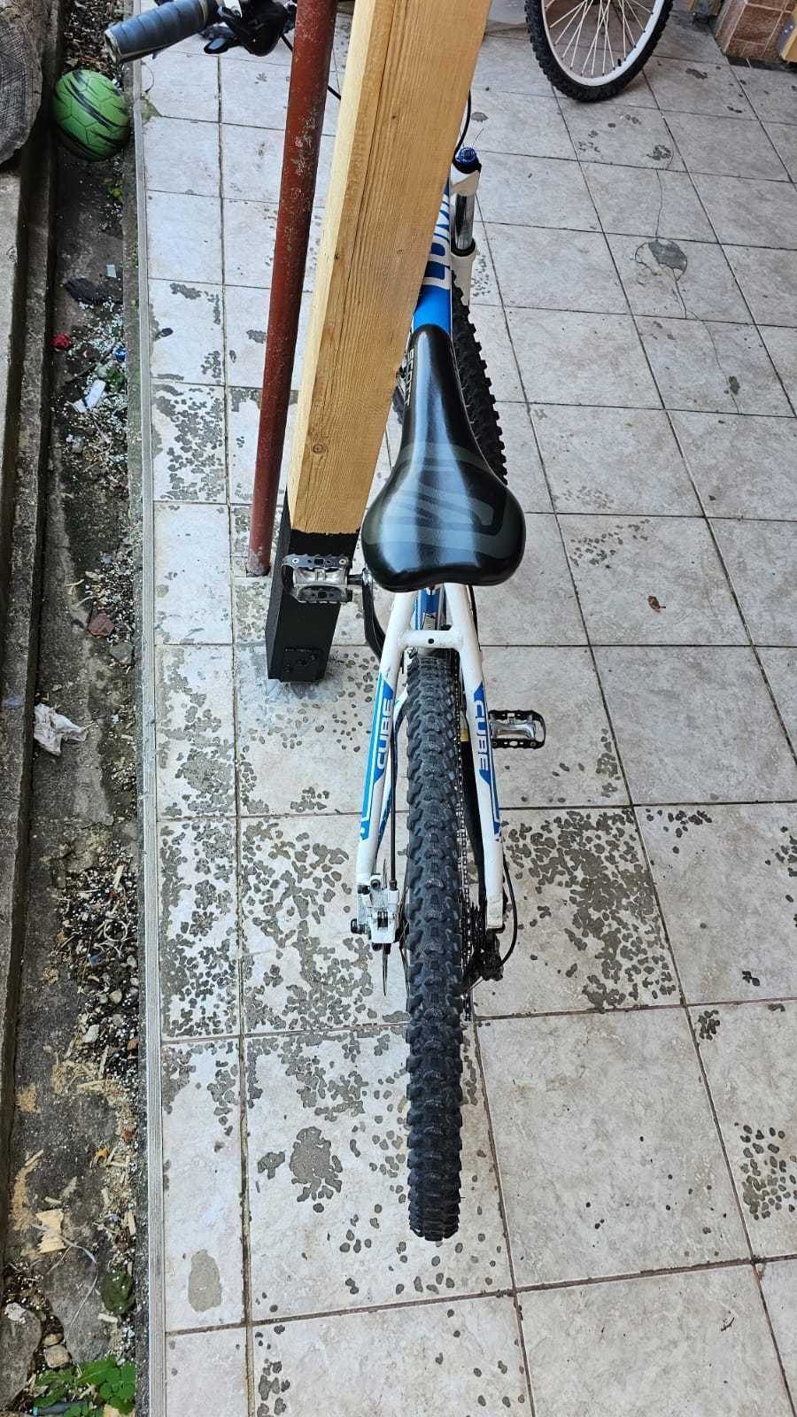 Vând bicicletă CUBE