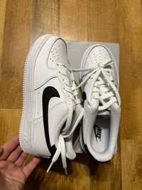 Nike ‘marimea 37