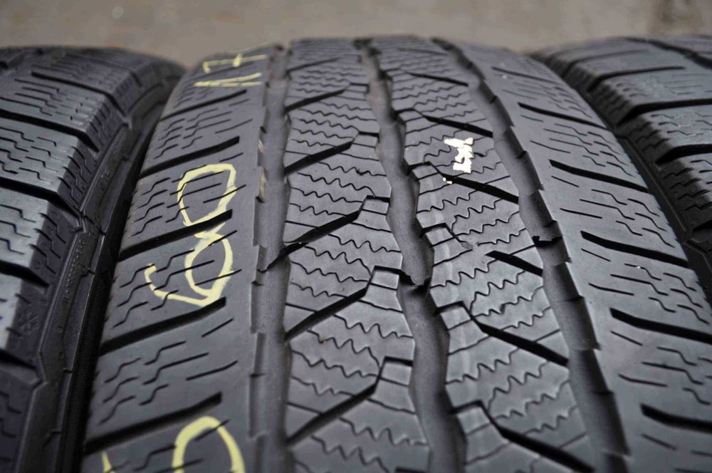 SET 4 Anvelope Iarna 215/60 R17C CONTINENTAL VanContact Winter