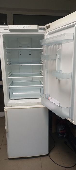 Продавам хладилник фризер Самсунг - ноу фронт система 280 лв.