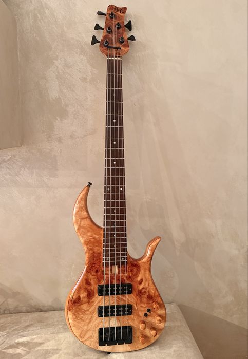 Chitara bass Mirel Voievod 5