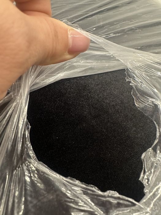 Taburet de catifea negru