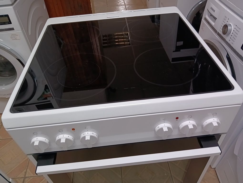 Свободно стояща печка скерамичен плот Gorenje 2 години Гаранция!