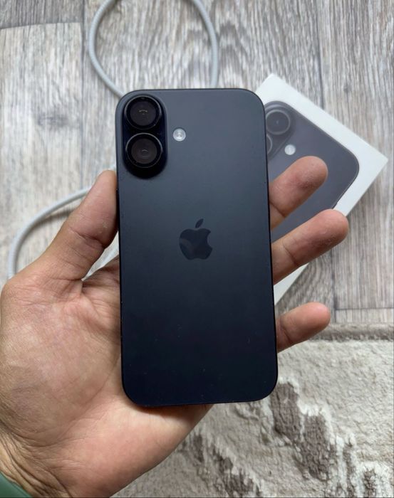 Продаю iPhone 16 в очень и очень хорошем состояние