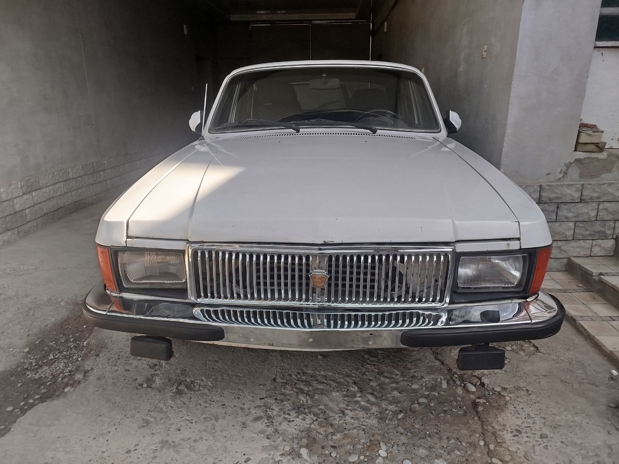 VOLGA GAZ 3102.  .