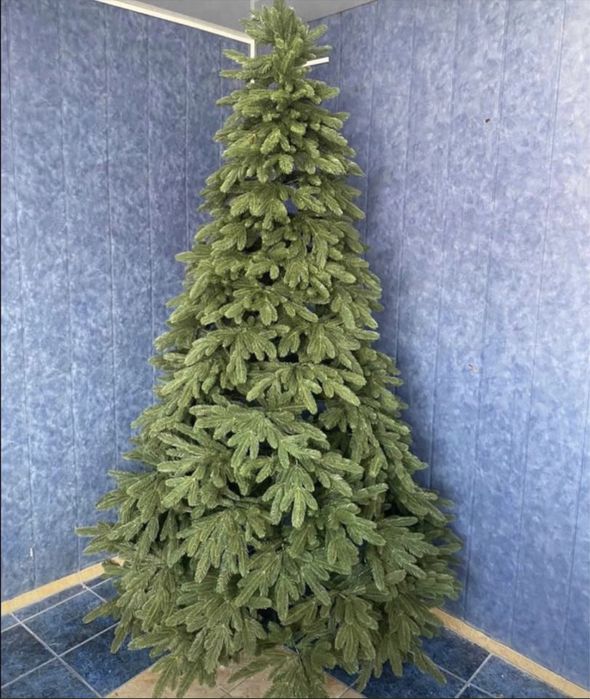 Новогодние ёлки, гирлянды, водопады, игрушки