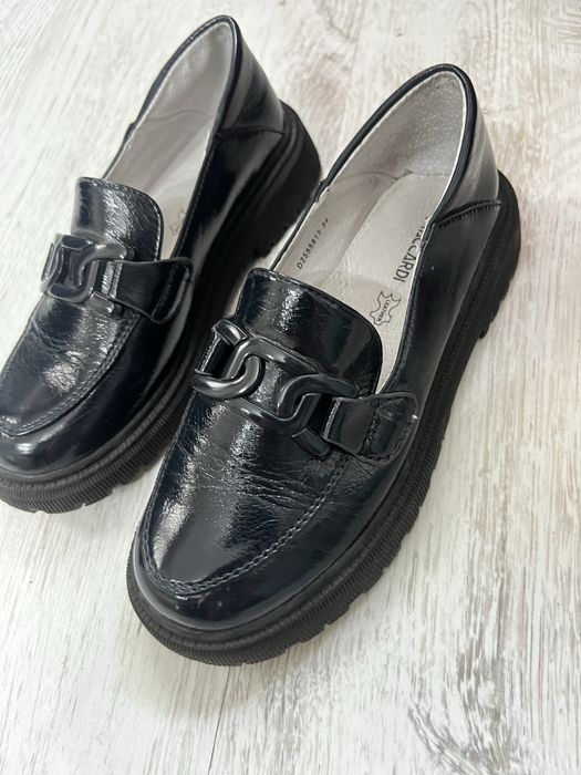 Продам туфли для девочки