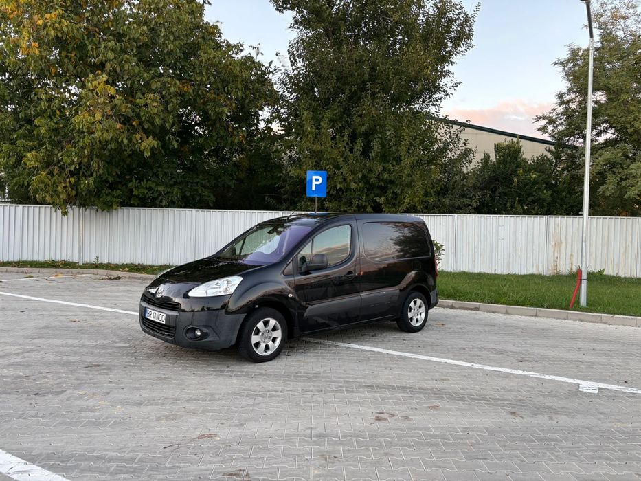 Vand Peugeot Partener an 2012 motor 1.6 diesel