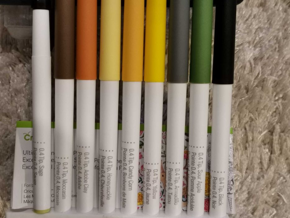 Markere CRICUT -cu varf fine 0.4 mm,disponibile markere diverse culori