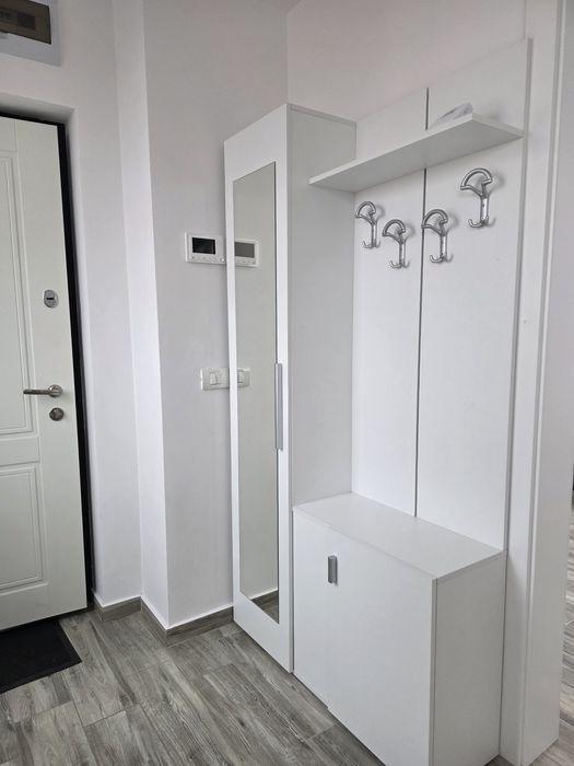 Închiriez apartament 3 Camere +2 Băi zona Ioșia