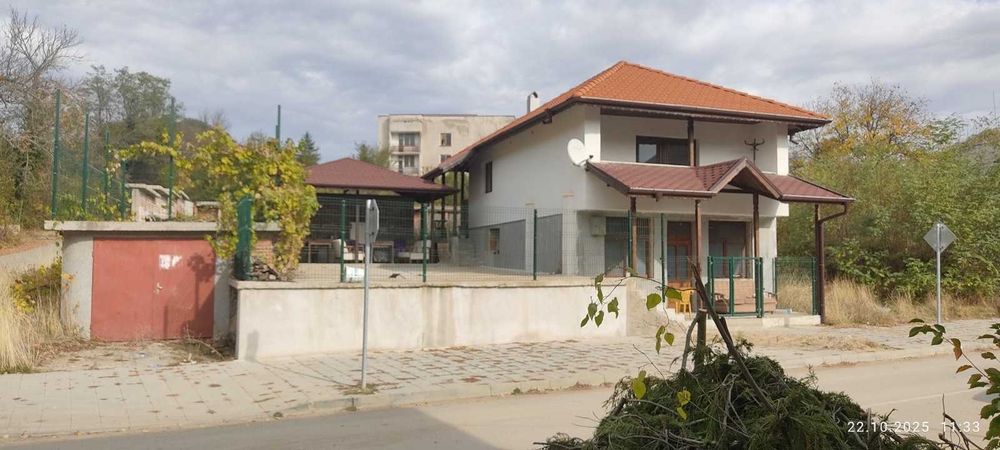 ПАНАГЮРИЩЕ ДАВАМ втори етаж от обзаведена санирана къща с отделен вход