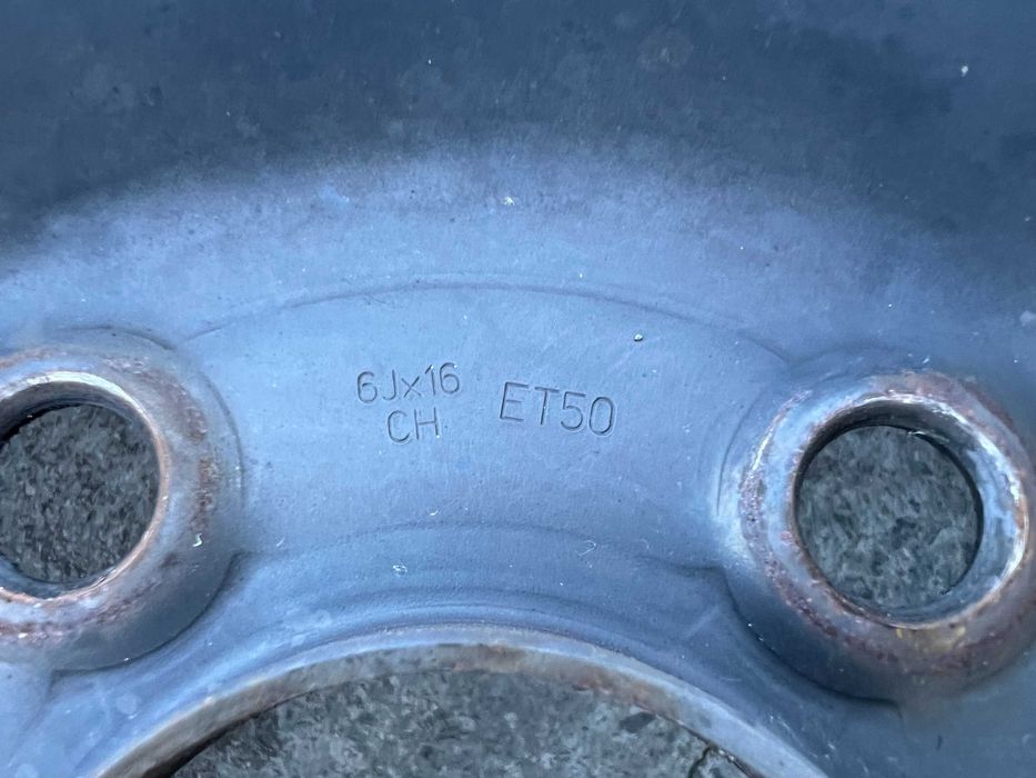 Джанти със зимни гуми 205/55/16 с грайфер 8.82мм. от Хюндай/Hyundai!