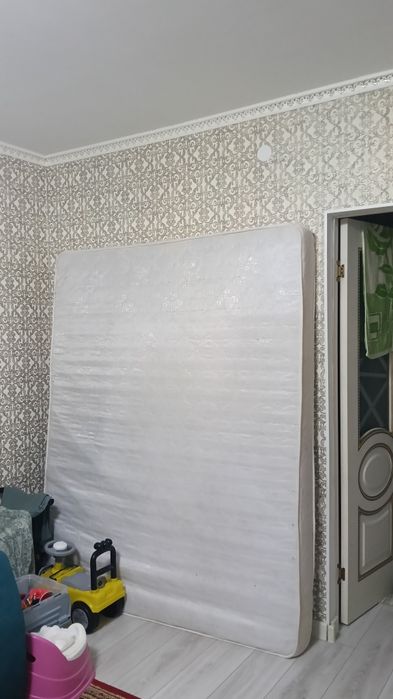 Продам срочно Матрас в хорошем качественно состояние
