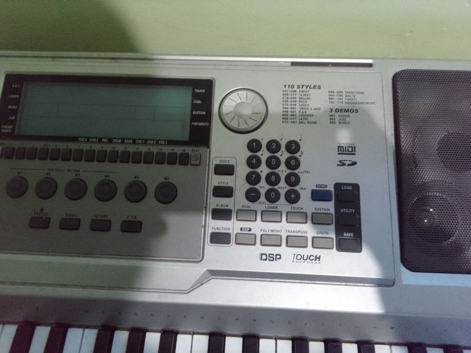 Синтезатор сотилади