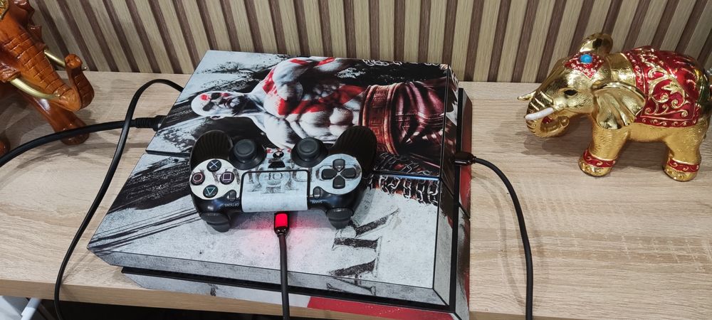 Продам PlayStation 4 Fat 500 ГБ + игры