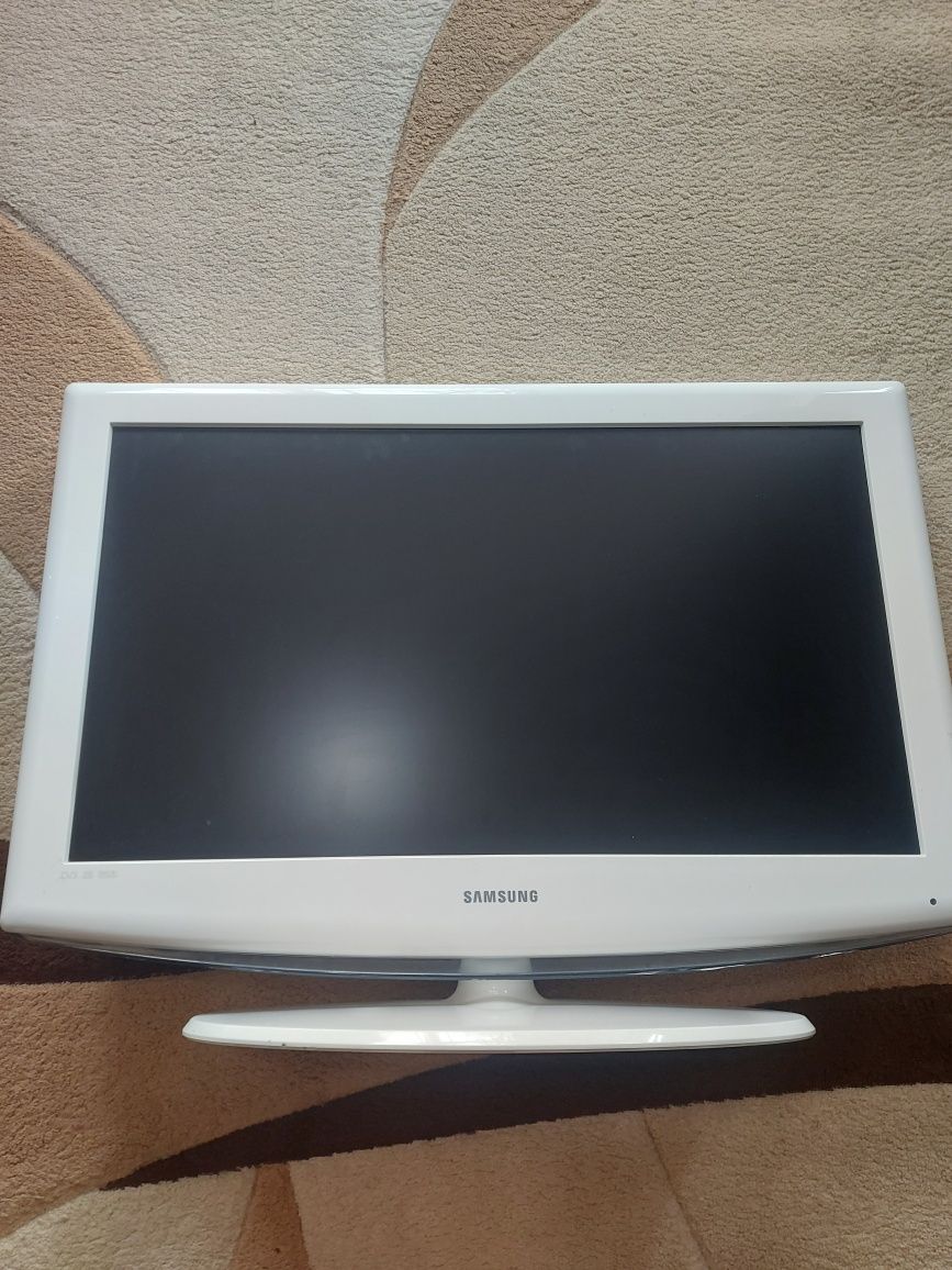 Телевизор Samsung 32"