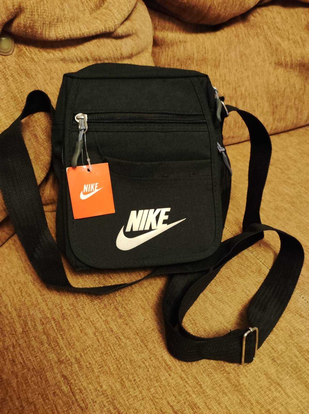 Нова малка чанта Nike
