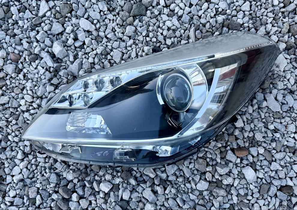 Оригинален ляв фар за Toyota Yaris Hybrid / Тойота Ярис Хибрид