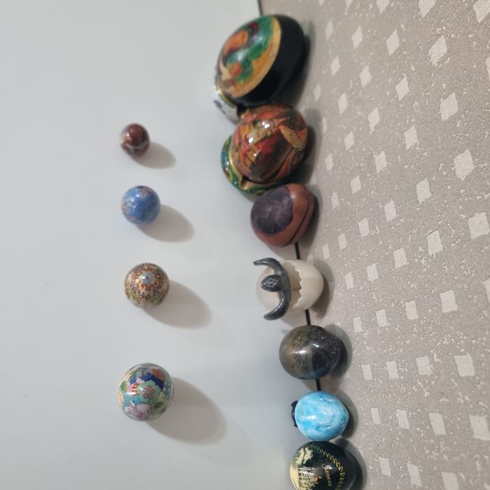 Colecție ouă decorative cloisonné, pictate și din piatră semiprețioasă