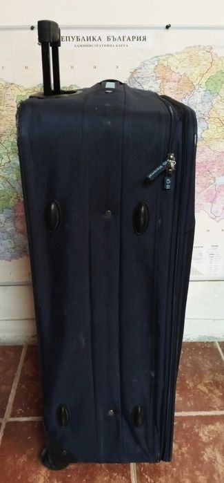 Куфар голям с дръжка на колела