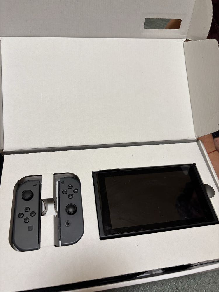 Nintendo Switch Конзола + Памет