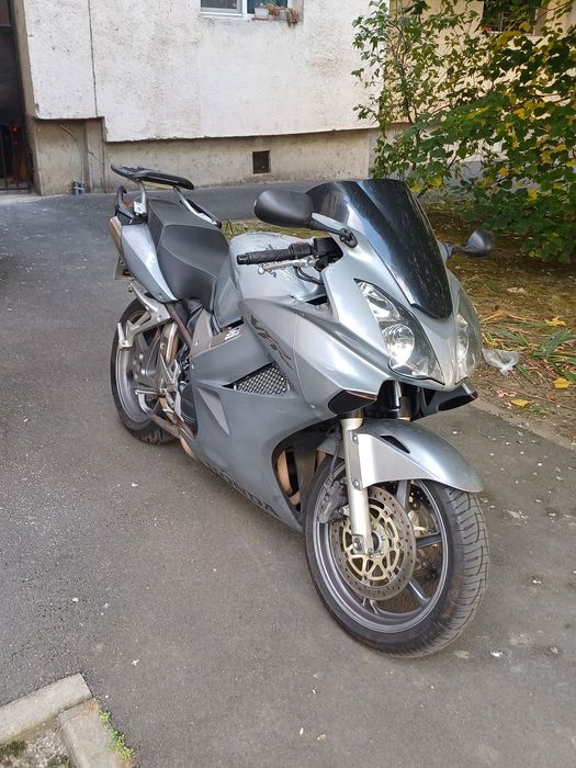 Vand Honda Vfr800 V-TEC Sau schimb cu yamaha fjr1300