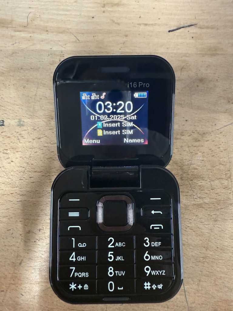 Сгъваем мобилен телефон i16 Pro – 2 SIM, камера, фенерче, FM радио