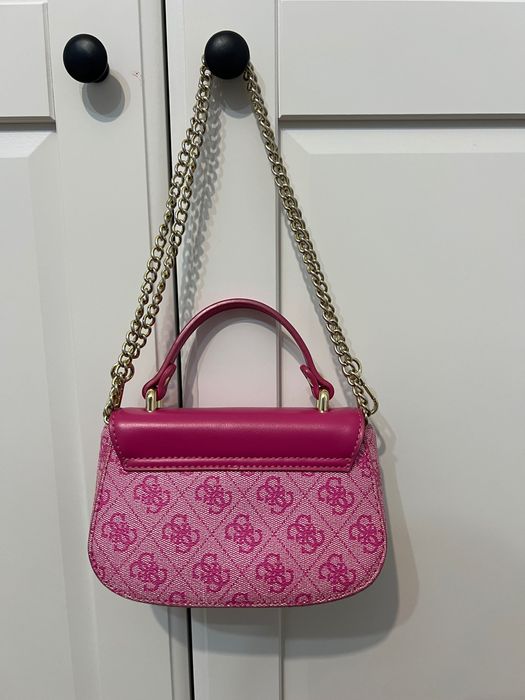 Guess розова чантичка