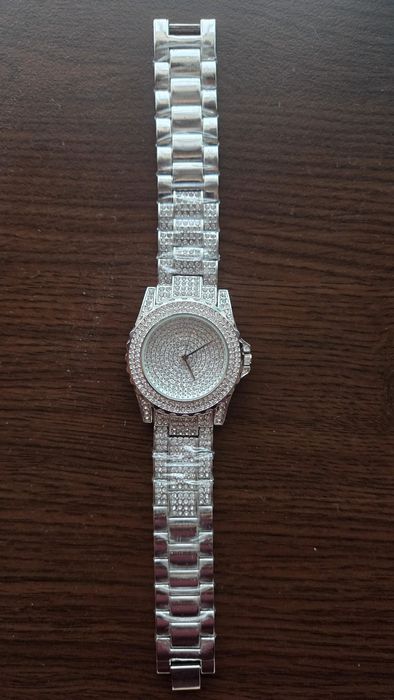 Дамски часовник модел Swarovski