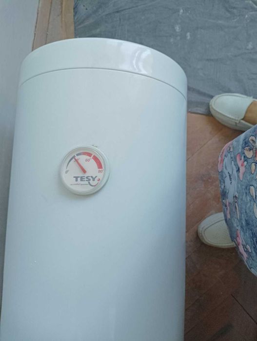 Продавам работещ малко използван бойлер Tesy 80 Л.