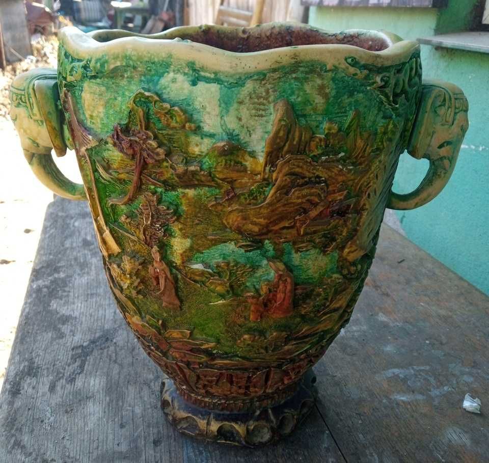 Vaza ceramica veche sculptata si pictata