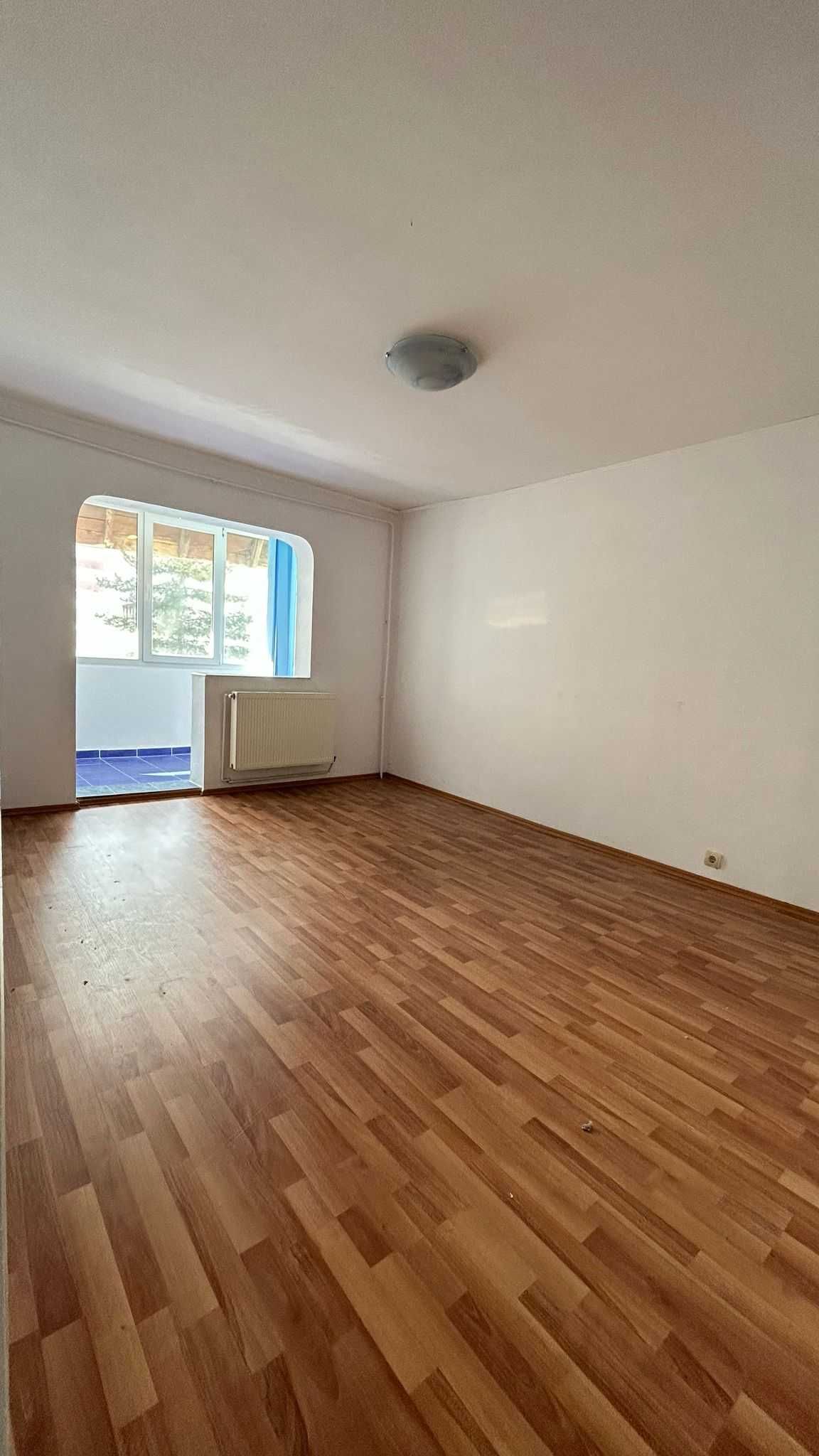 Vand apartament 2 camere Racadau