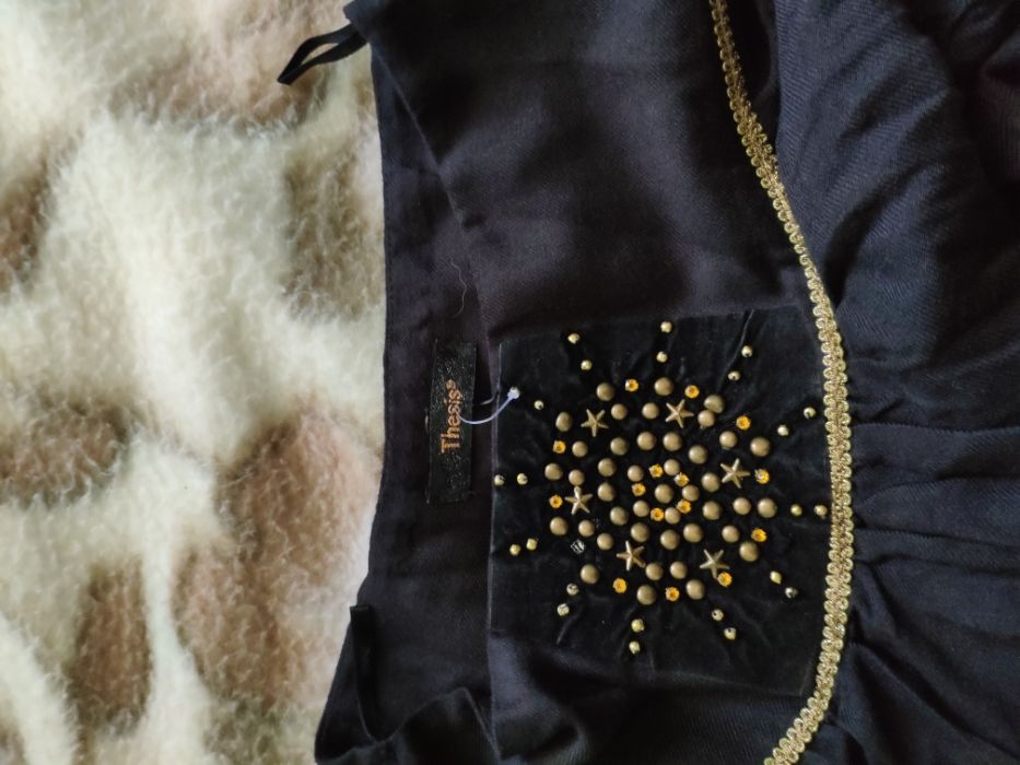 Интересна черна пола Thesis