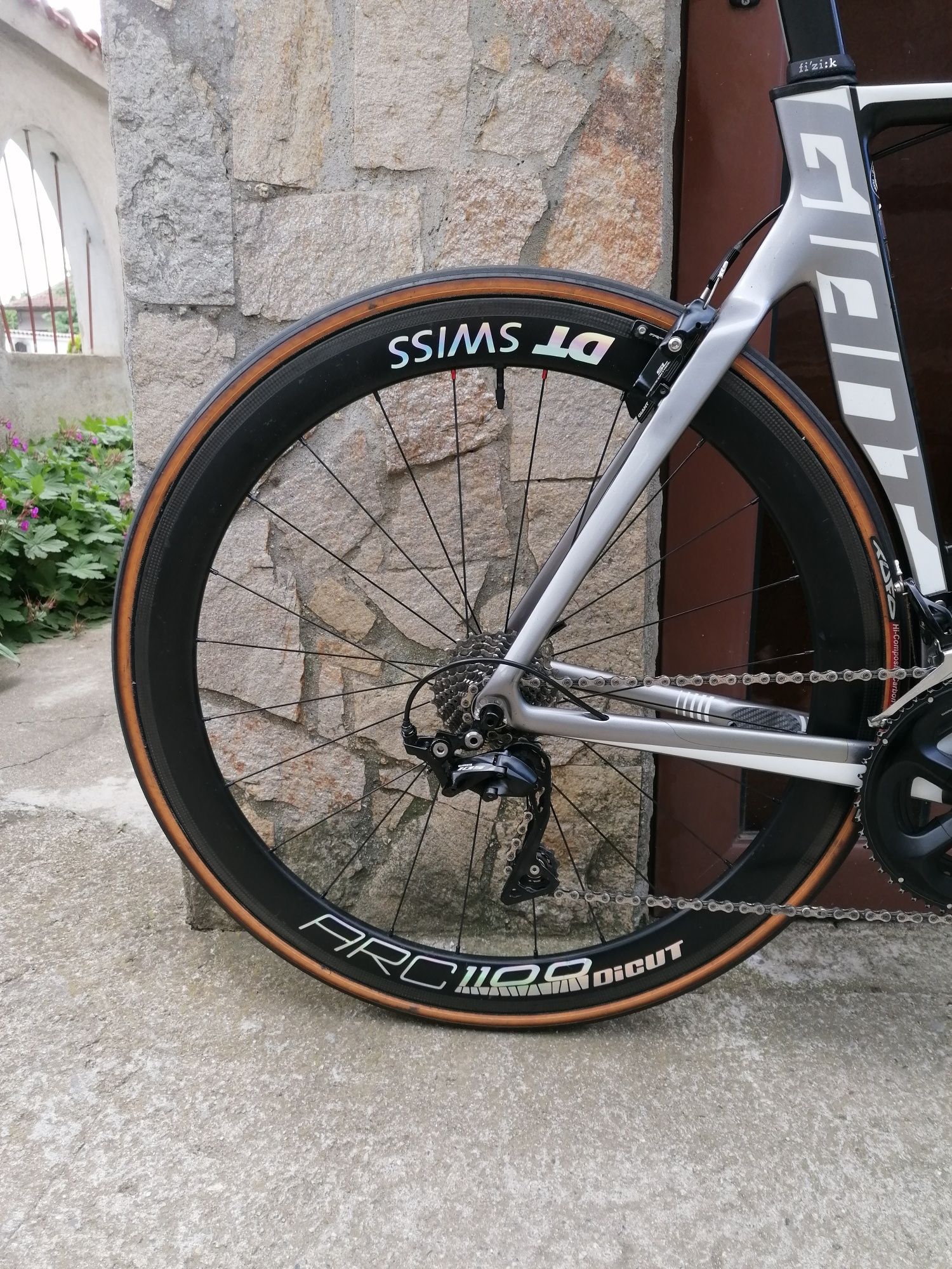 Шосеен GIANT Carbon, Shimano 105, скорости 2 * 11