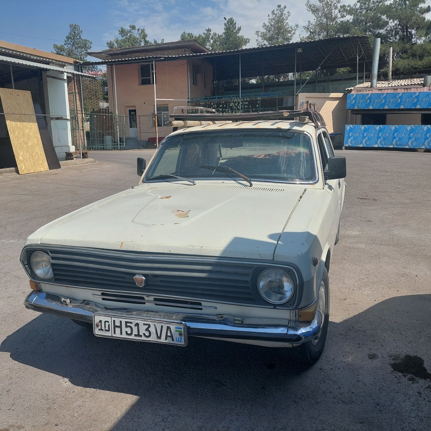 Volga 1988 yil oq