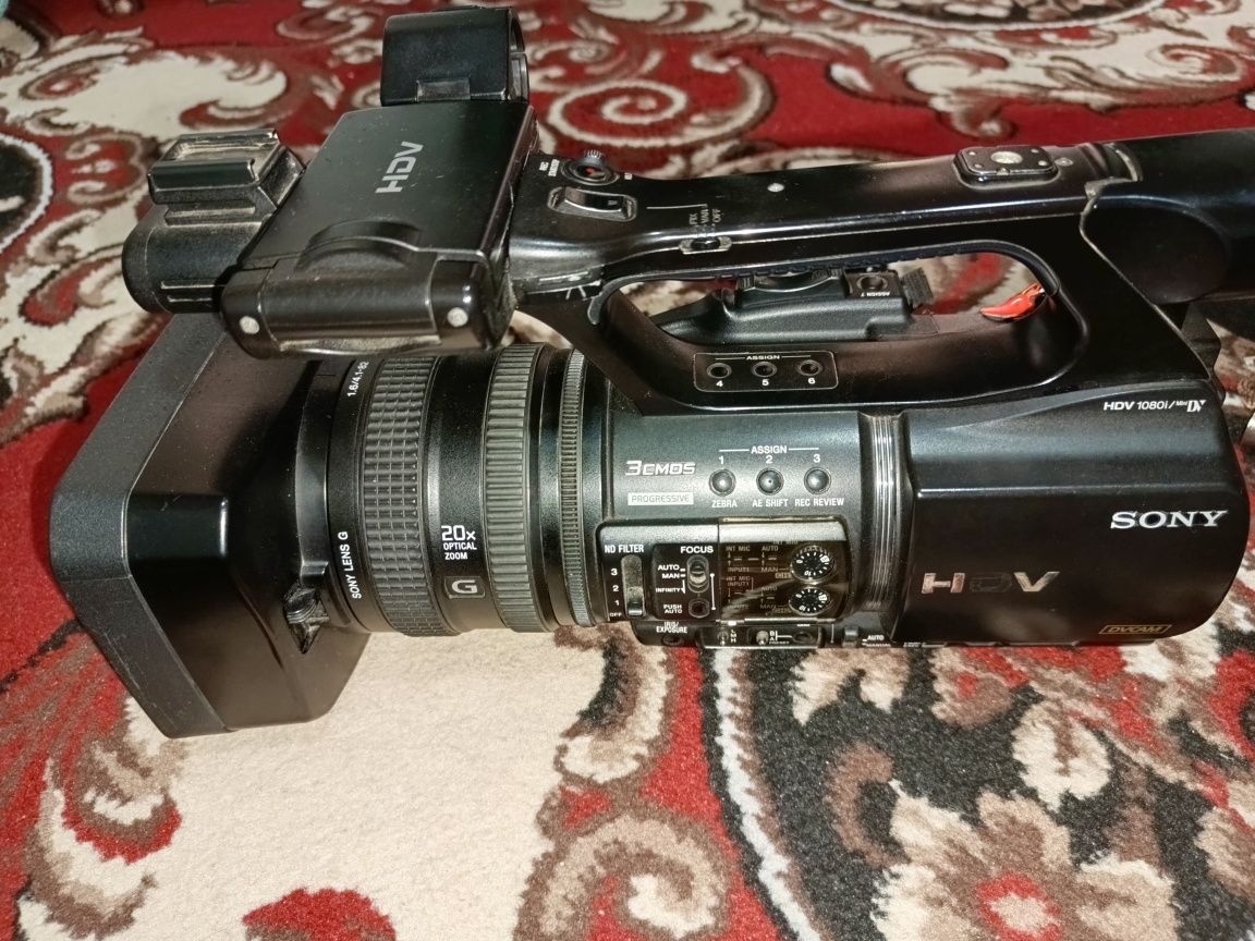 Sony HVR Z5 -E. Professional vidyo Camera