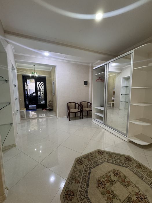 Аренда дома центр. Ориентир Дархан ул. М.Ганди. 500 кв.м. 5 комнат