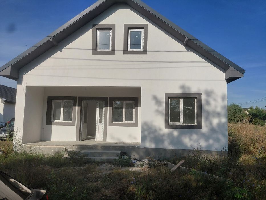 Vând casa lumina